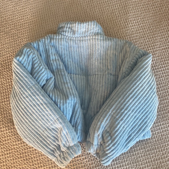 Adorable cropped puffer jacket baby blue - Picture 3 of 3